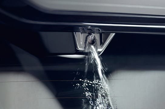 Автоматическая очистка камеры заднего вида — без усилий.